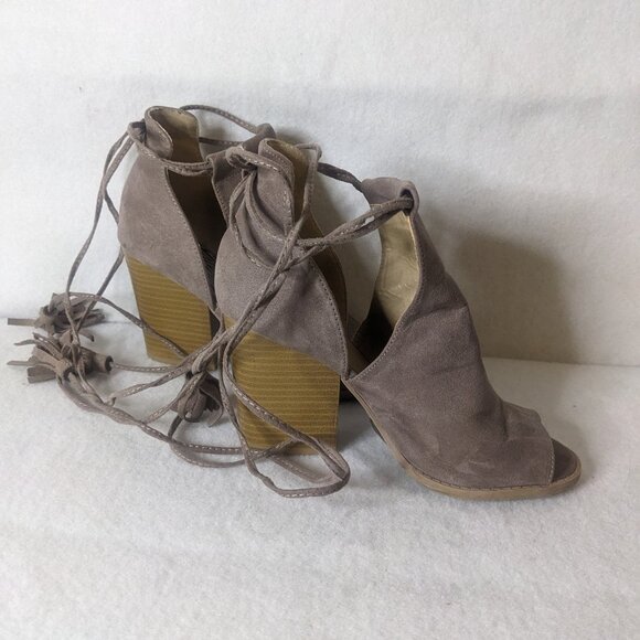 Qupid Women's Tan Faux Suede Tie Up Open Side Ankle Boot Size 6 - Picture 8 of 9